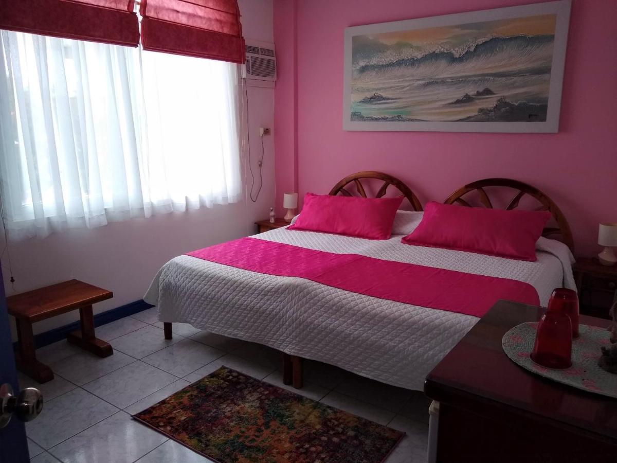 Drake Inn Puerto Villamil Exterior photo