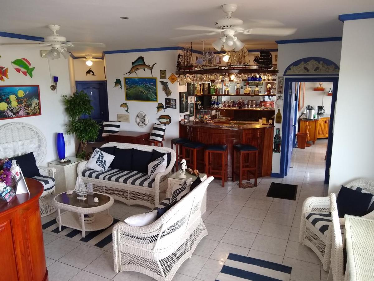 Drake Inn Puerto Villamil Exterior photo