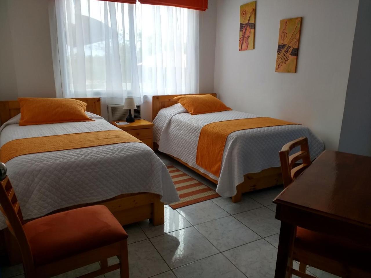 Drake Inn Puerto Villamil Exterior photo