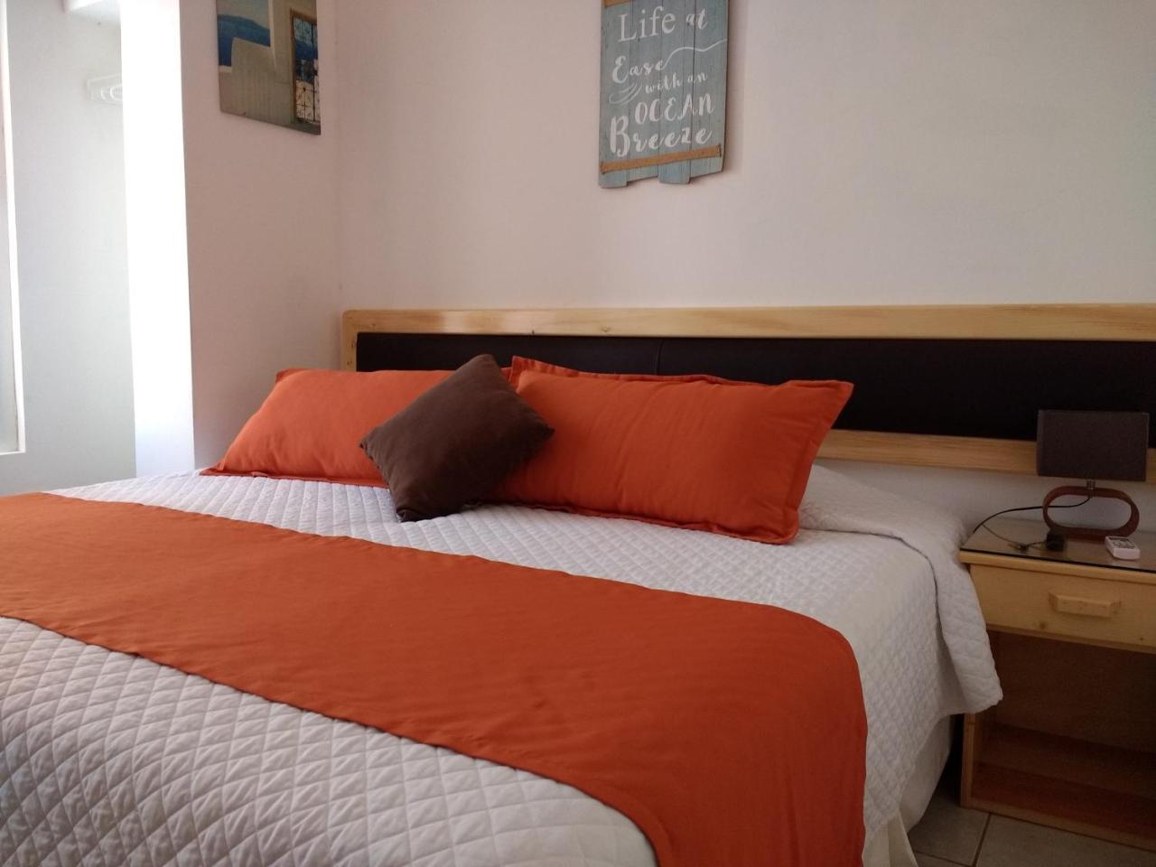 Drake Inn Puerto Villamil Exterior photo
