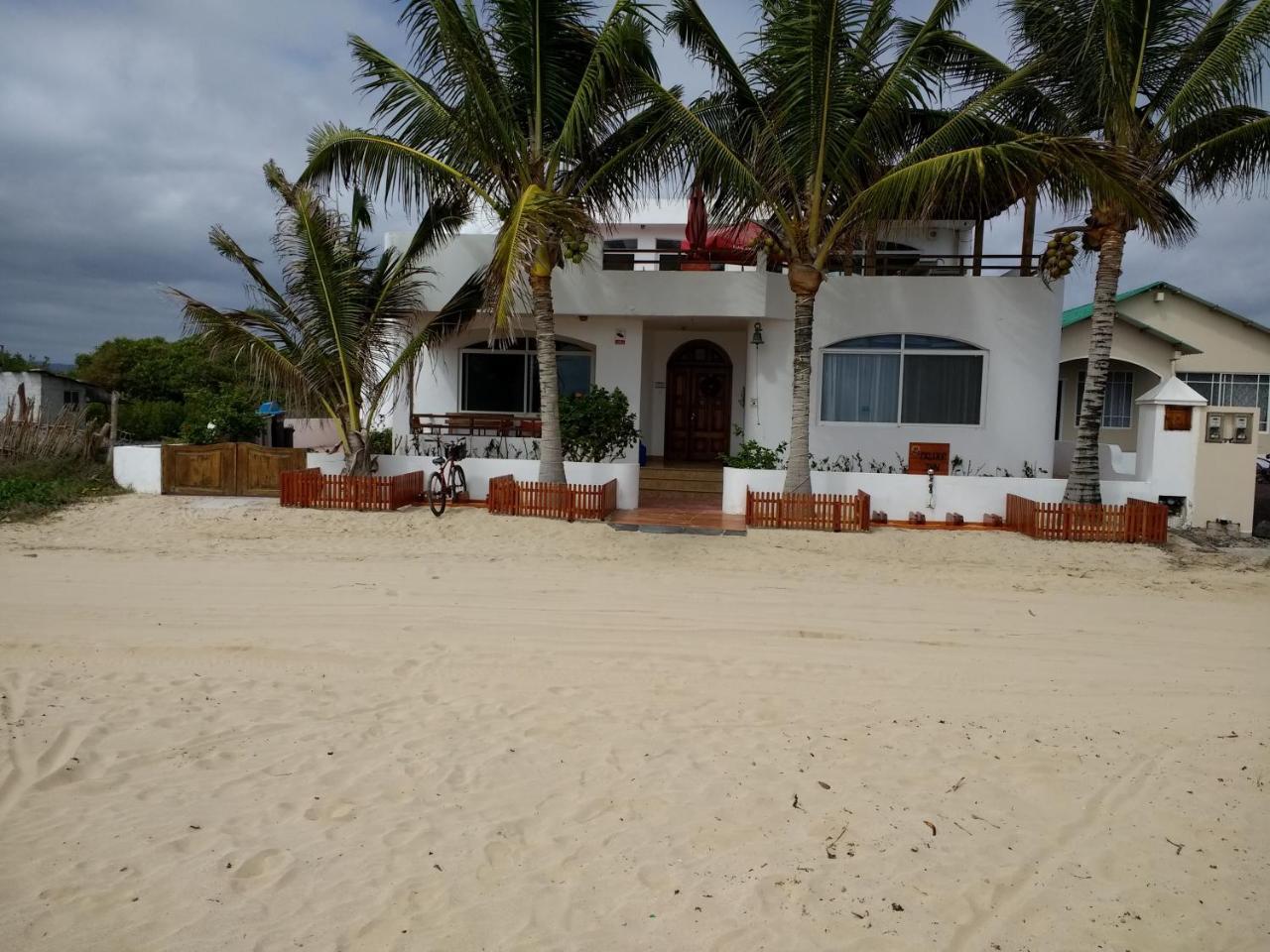 Drake Inn Puerto Villamil Exterior photo